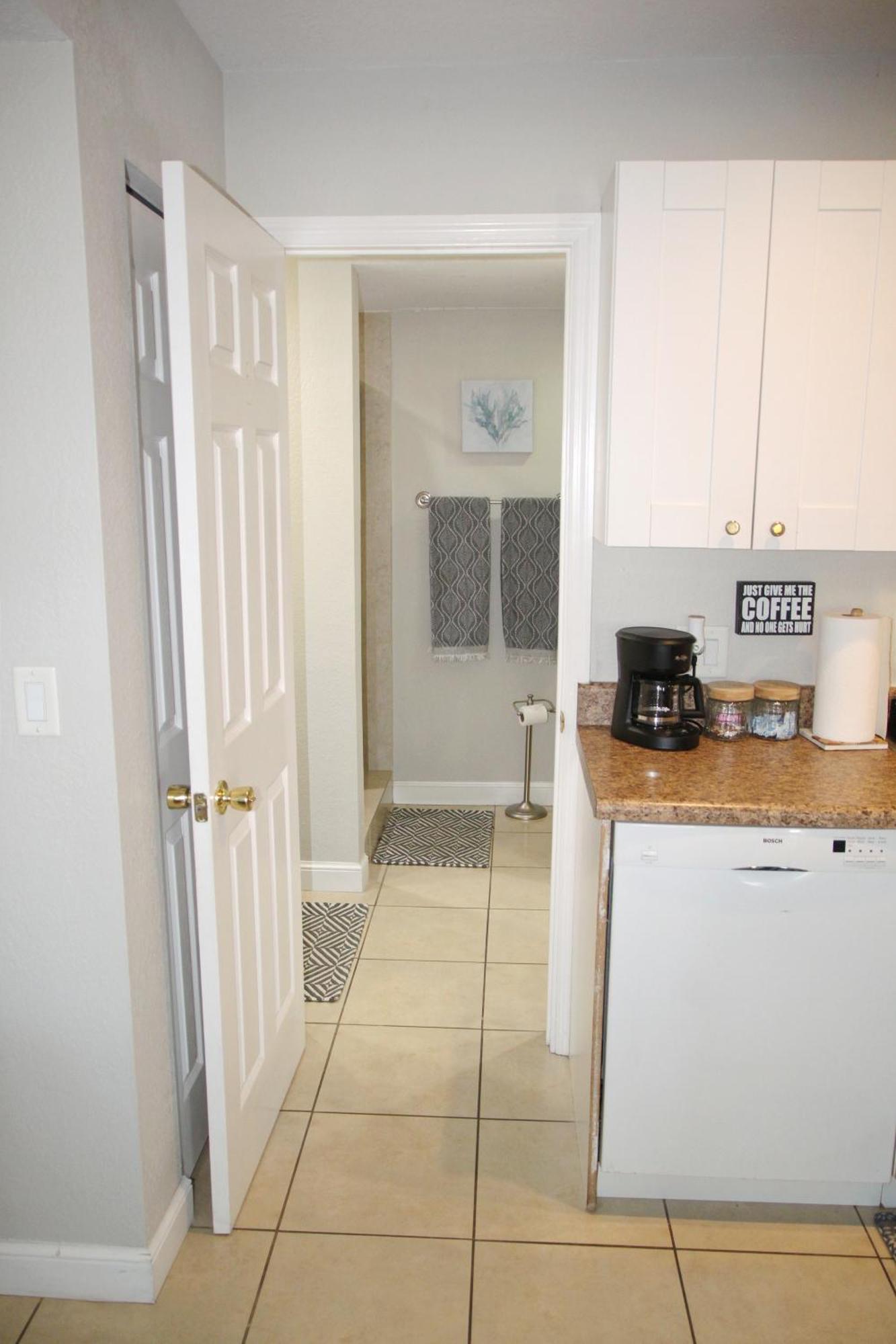 Naples Park Oasis - Cozy Two Bedroom Apartment Eksteriør billede